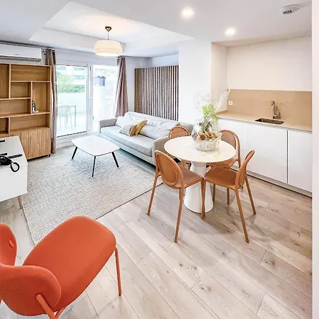 Charming 3 Bed Close To Puerto Banus With Gated Community , Lr11 Apartment