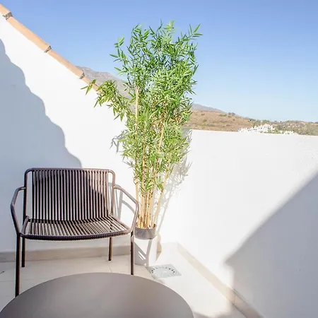 Charming 3 Bed Close To Puerto Banus With Gated Community , Lr11 Apartment *