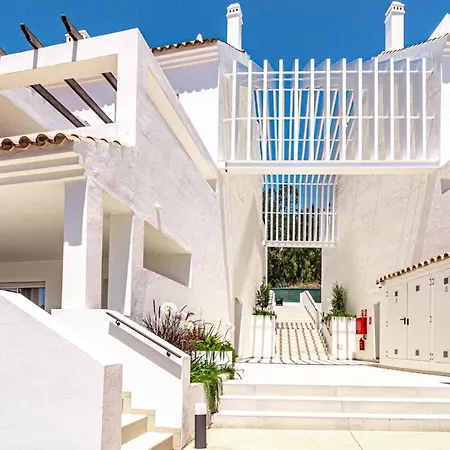Apartment Charming 3 Bed Close To Puerto Banus With Gated Community , Lr11