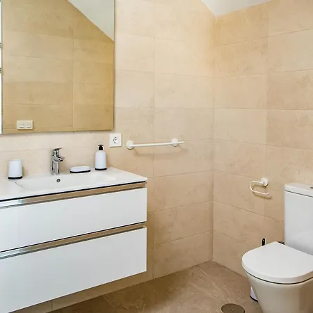 Charming 3 Bed Close To Puerto Banus With Gated Community , Lr11