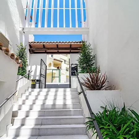 Charming 3 Bed Close To Puerto Banus With Gated Community , Lr11 * Marbella