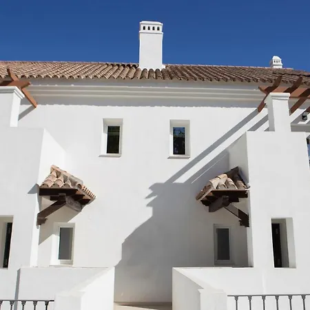 Charming 3 Bed Close To Puerto Banus With Gated Community , Lr11 *