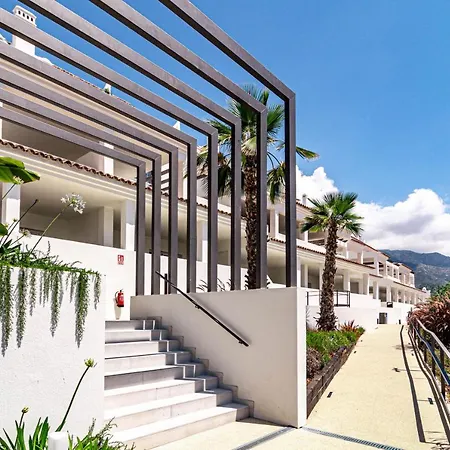 Charming 3 Bed Close To Puerto Banus With Gated Community , Lr11 Marbella