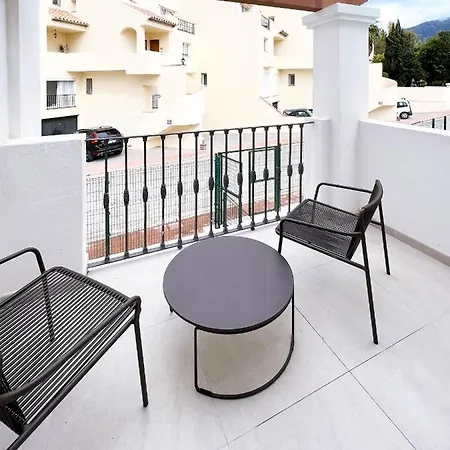 Charming 3 Bed Close To Puerto Banus With Gated Community , Lr11