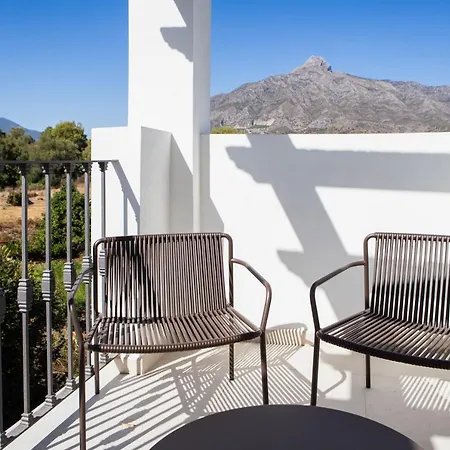 Charming 3 Bed Close To Puerto Banus With Gated Community , Lr11 Apartment Marbella